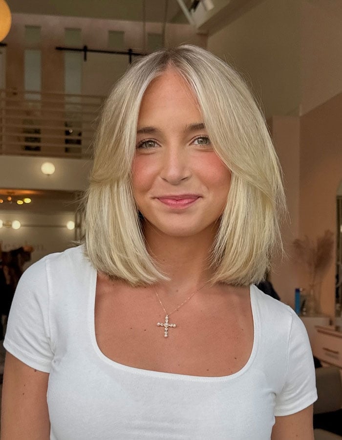 Chin Platinum Blonde Sleek Bob With Curtain Bangs Chin Platinum Blonde Sleek Bob With Curtain Bangs — Blonde Bangs