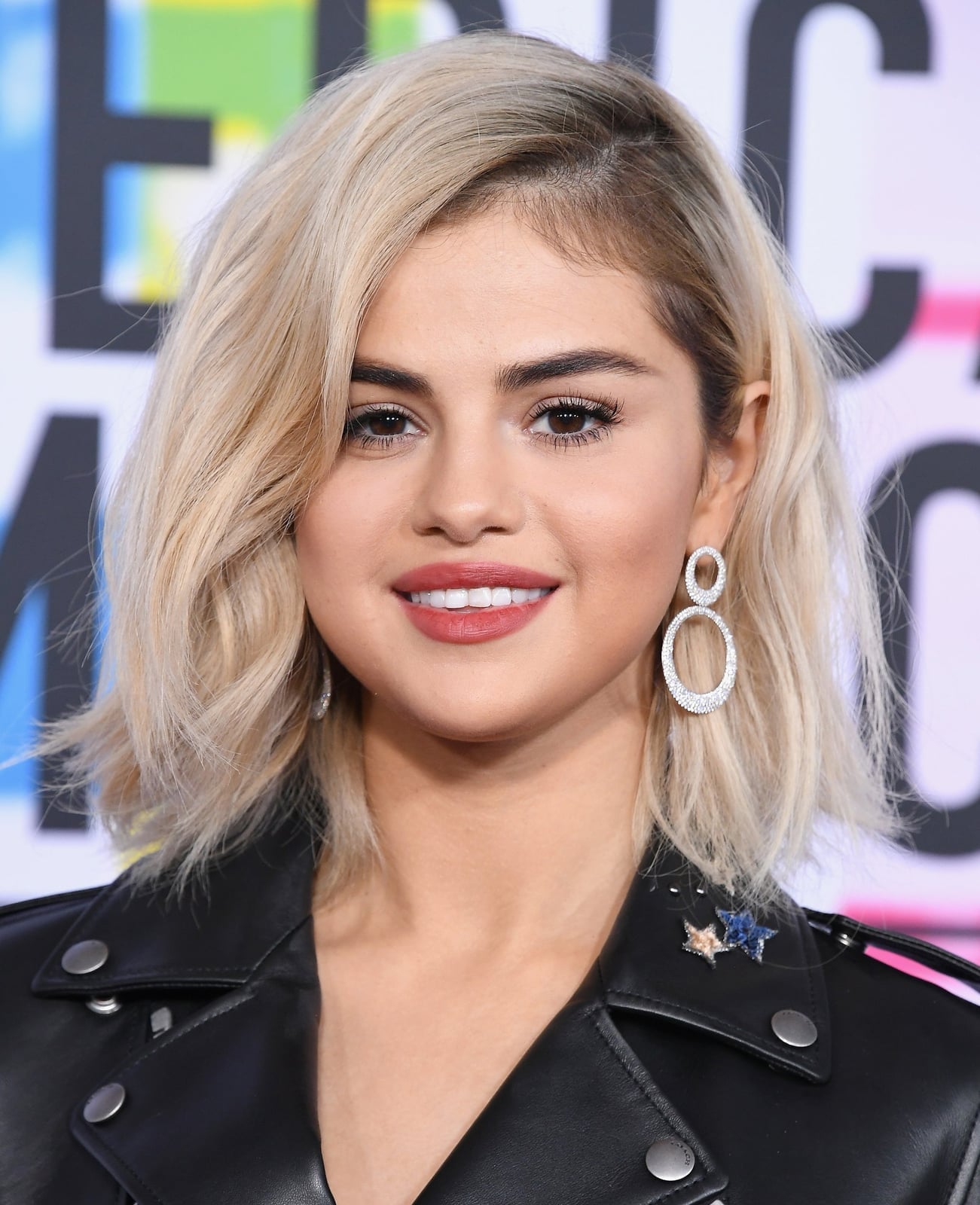 Sharp Blunt Ash Blonde Collarbone Lob Sharp Blunt Ash Blonde Collarbone Lob — Blonde Lob