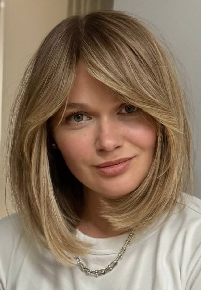 Medium Blonde Lob With Face-Framing Layers Medium Blonde Lob With Face-Framing Layers