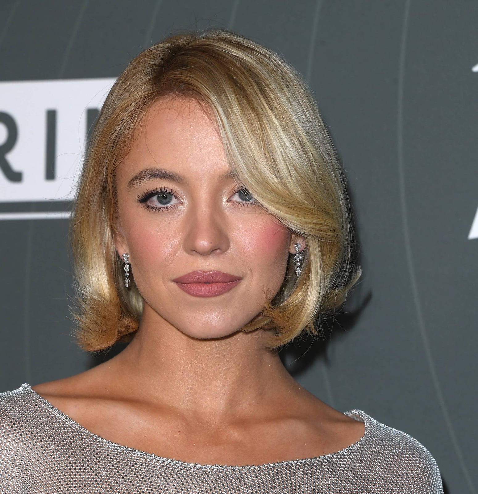 Sleek Ash Blonde Lob With Subtle Highlights Sleek Ash Blonde Lob With Subtle Highlights