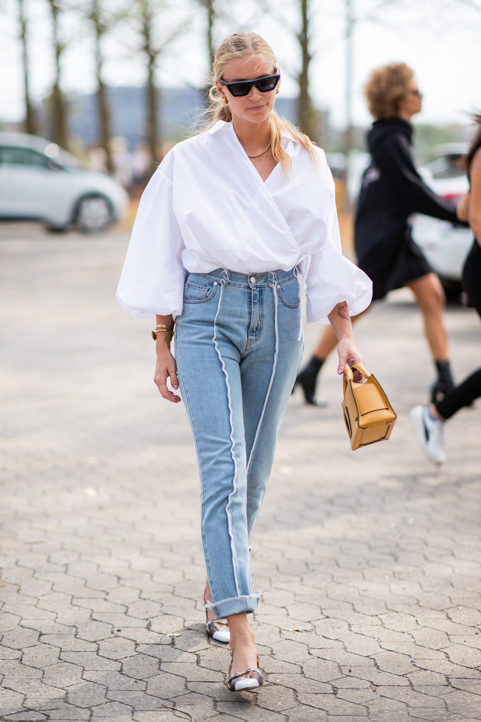 White Wrap Blouse With Puffed Sleeves And Contrasting Jeans White Wrap Blouse With Puffed Sleeves And Contrasting Jeans — Blouse Outfits