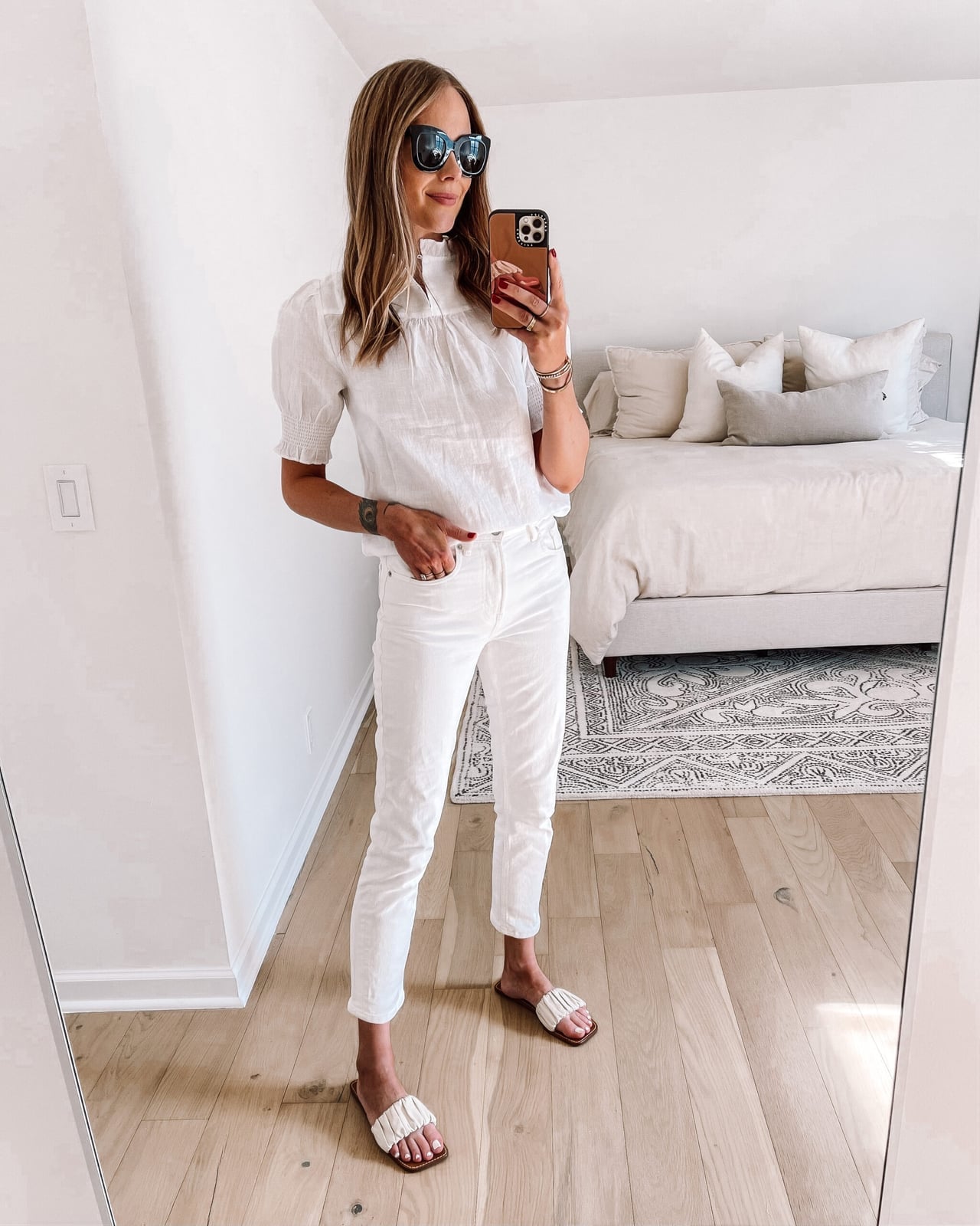 White High-Neck Puff-Sleeve Blouse With White Jeans White High-Neck Puff-Sleeve Blouse With White Jeans — Blouse Outfits