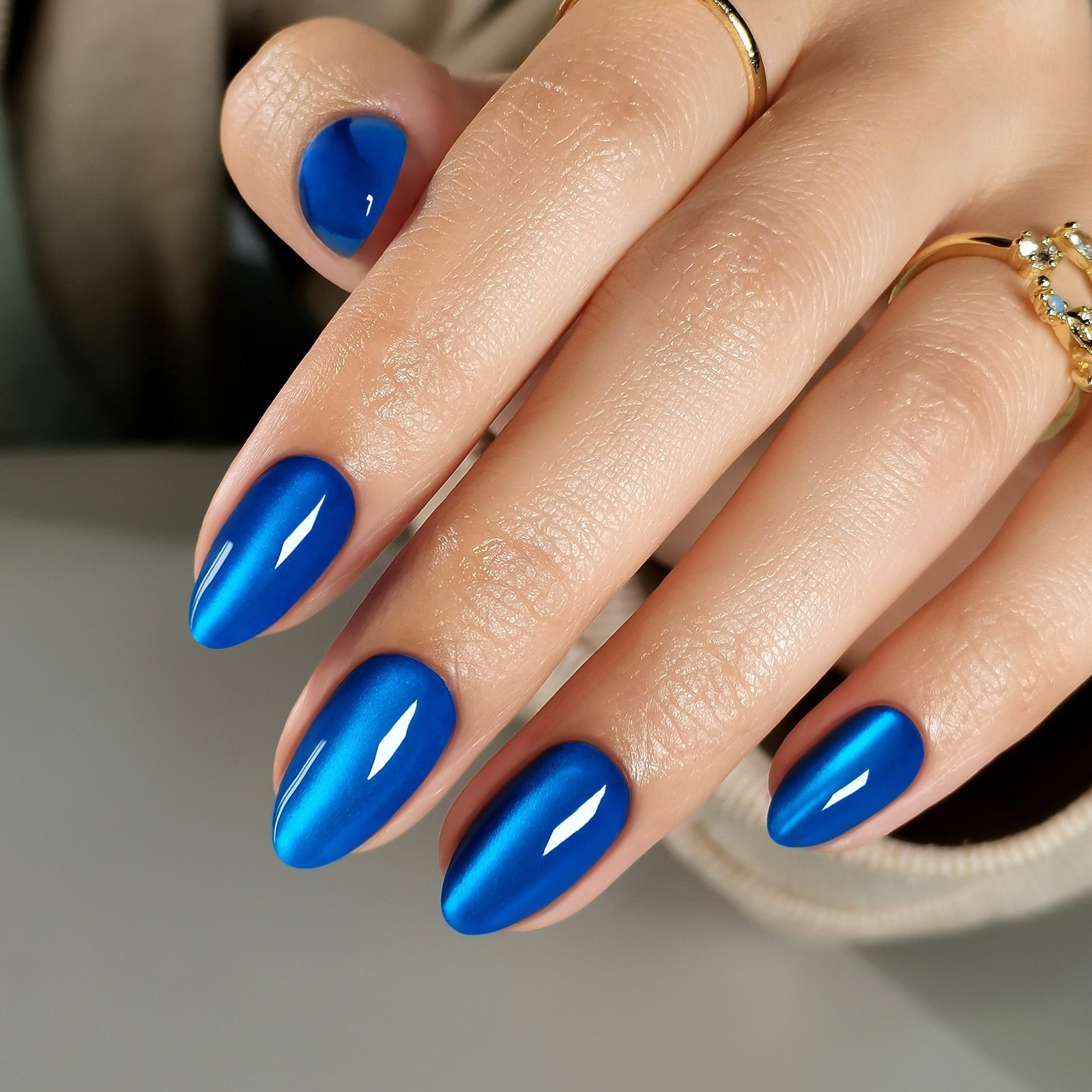 Short Almond Cat-Eye Blue Nails Short Almond Cat-Eye Blue Nails — Blue Almond Nails