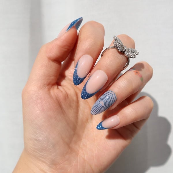 Blue Glitter French Tip Heart Outline Long Almond Nails Blue Glitter French Tip Heart Outline Long Almond Nails — Blue Almond Nails