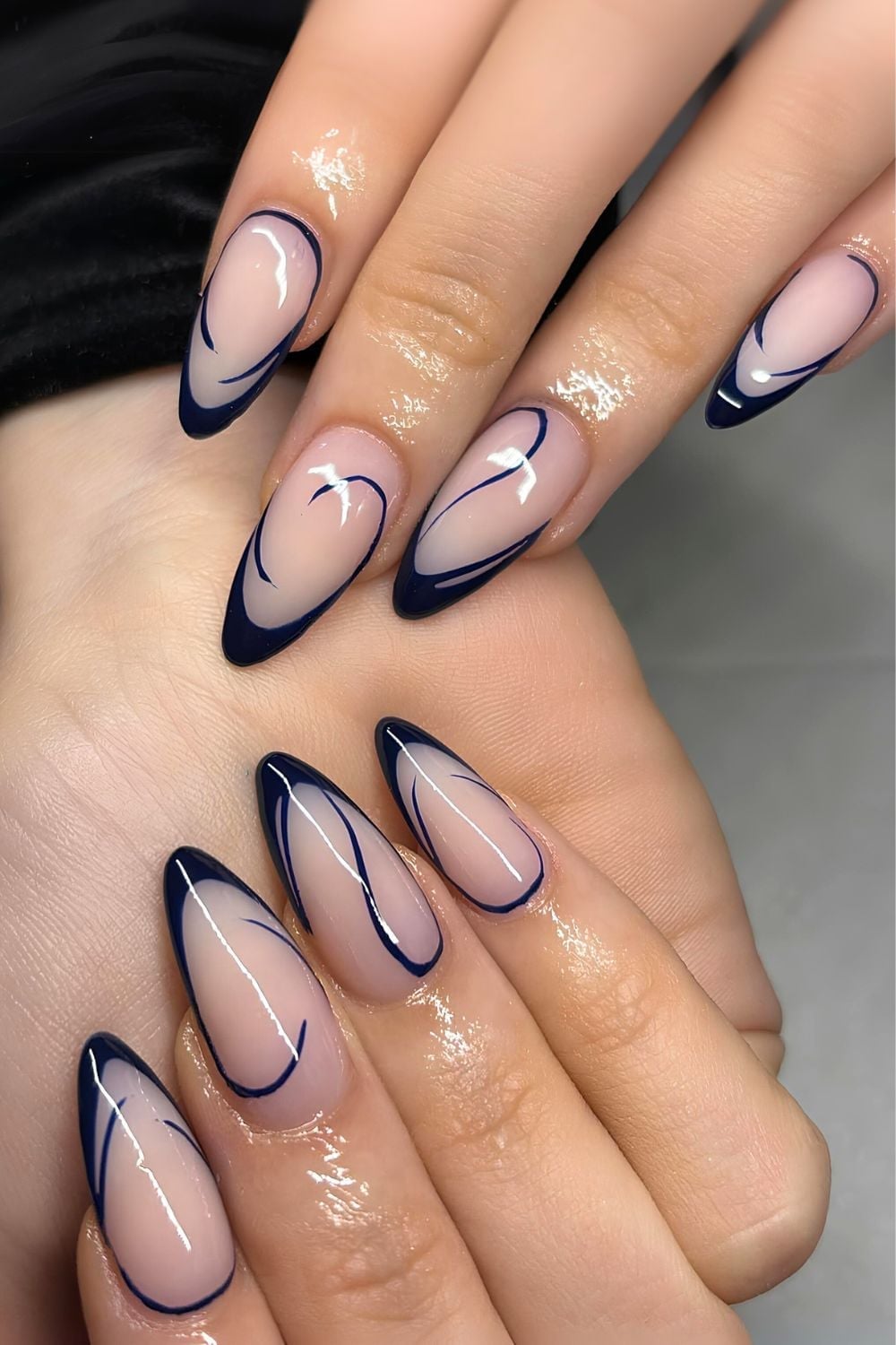 Sheer Nude Dark Blue Outline Medium Almond Nails Sheer Nude Dark Blue Outline Medium Almond Nails — Blue Almond Nails