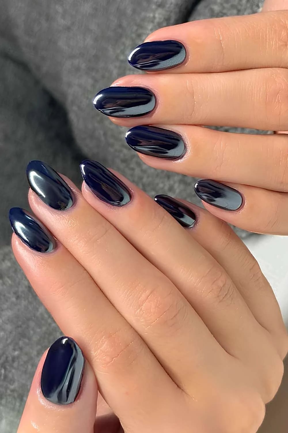 Deep Navy Blue Mirror Chrome Medium Oval Deep Navy Blue Mirror Chrome Medium Oval — Blue Chrome Nails