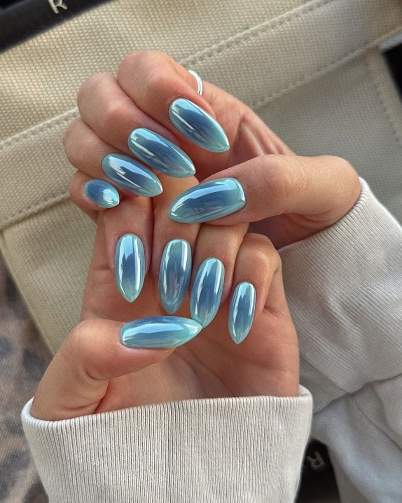 Pearlescent Iridescent Chrome Medium Almonds, Full Color Pearlescent Iridescent Chrome Medium Almonds, Full Color — Blue Chrome Nails