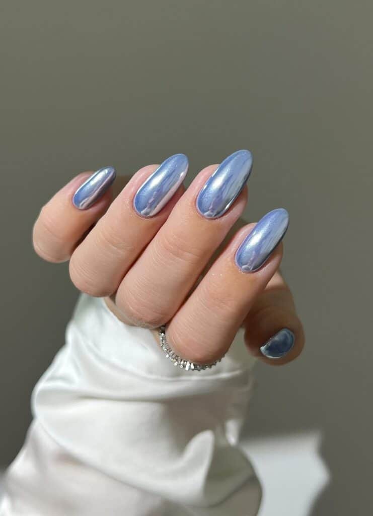 Pale Icy Blue Mirror Chrome Almonds Pale Icy Blue Mirror Chrome Almonds — Blue Chrome Nails