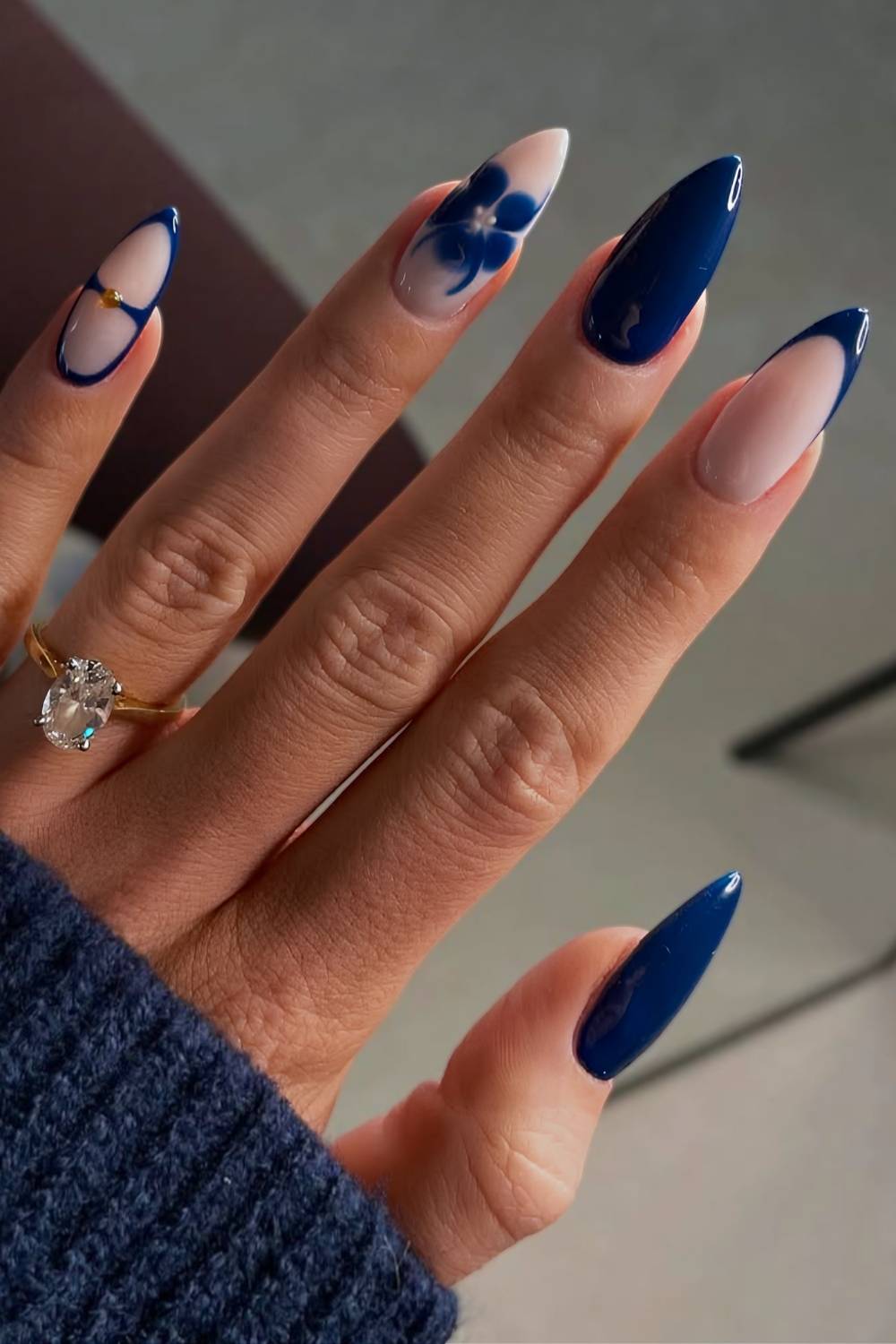 Thin Navy Blue French Stiletto Long Nails Thin Navy Blue French Stiletto Long Nails — Blue French Tip Nails