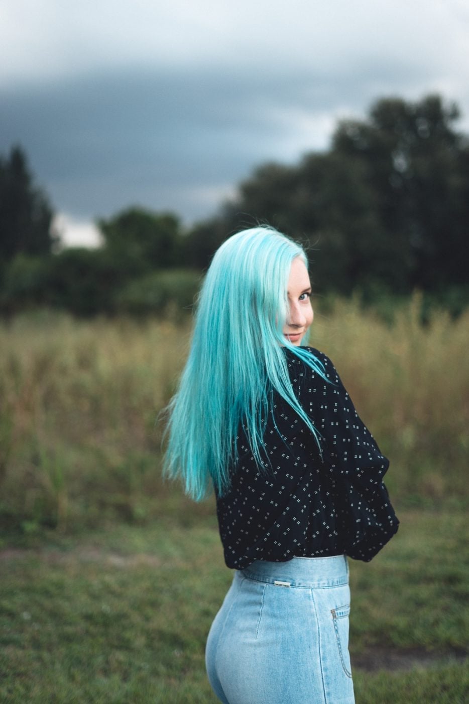 Mid-Back Wavy Hair In Bright Turquoise Mid-Back Wavy Hair In Bright Turquoise — Blue Hair Color