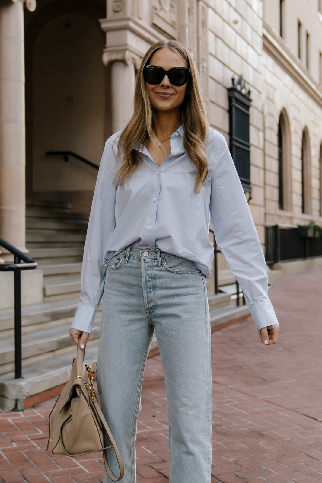 Light wash straight-leg jeans with an oversized button-down shirt Light wash straight-leg jeans with an oversized button-down shirt — Blue Jeans Outfits