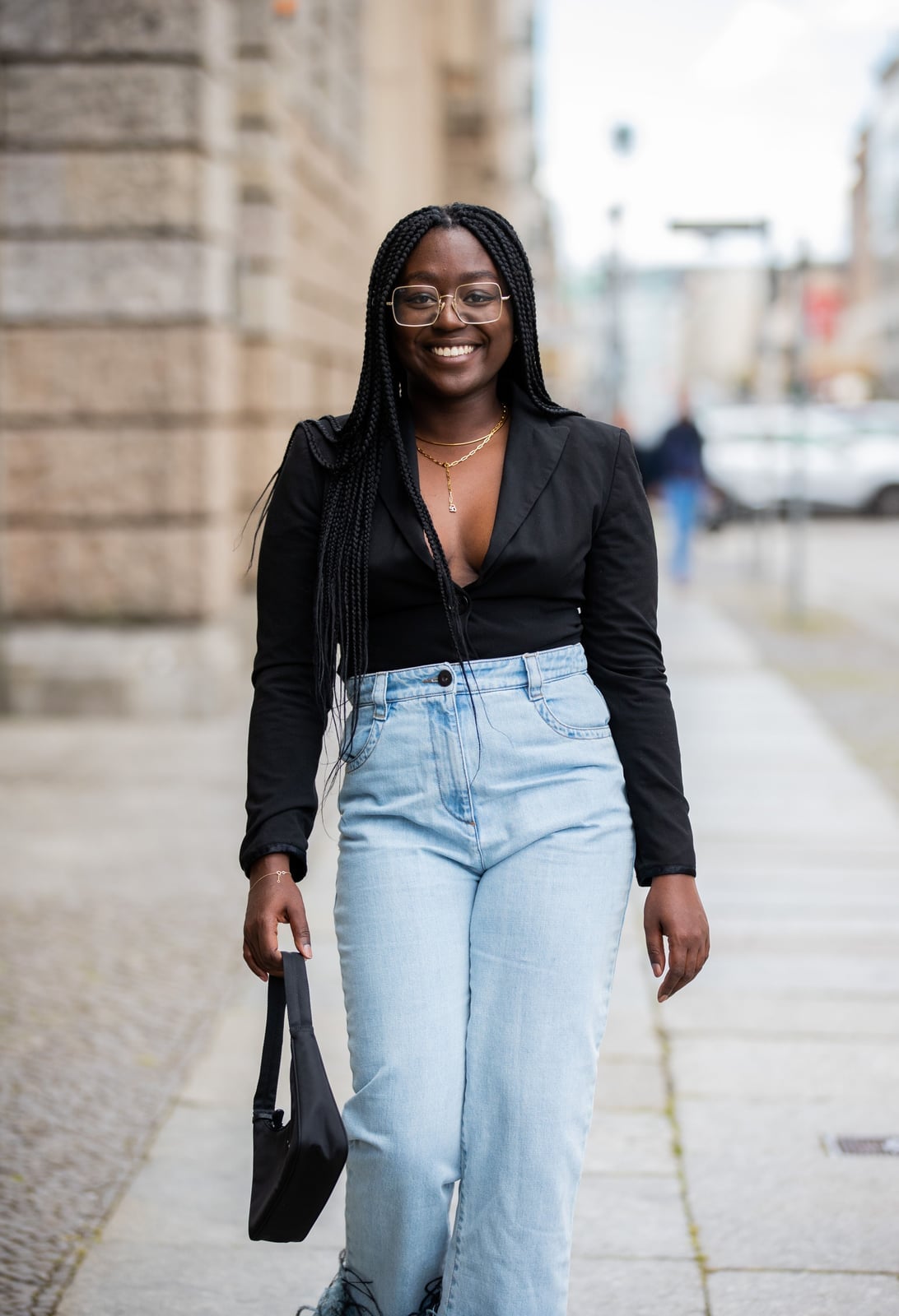 Light blue wide-leg jeans with a black blazer and blue sneakers Light blue wide-leg jeans with a black blazer and blue sneakers — Blue Jeans Outfits