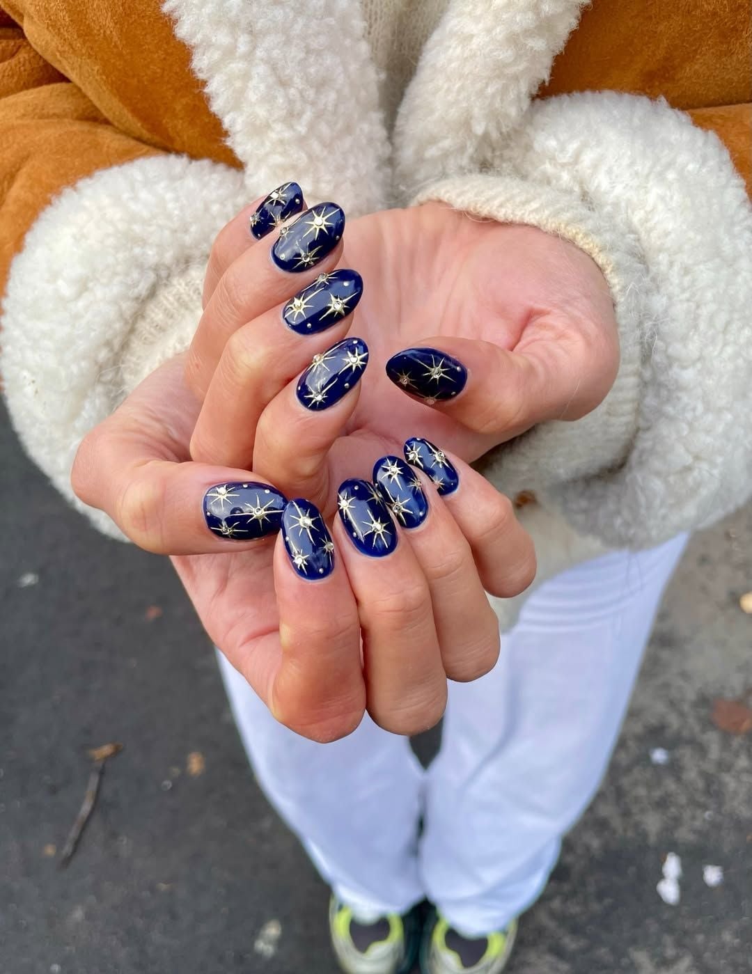 Midnight Blue with Gold Stars Medium Oval Nails Midnight Blue with Gold Stars Medium Oval Nails — Blue Nails