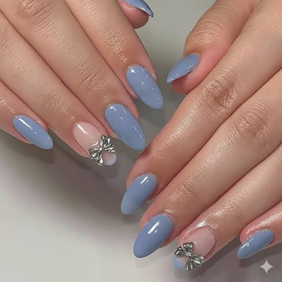 Sky Blue Glossy Short Almond Nails, Solid Color Sky Blue Glossy Short Almond Nails, Solid Color — Blue Nails