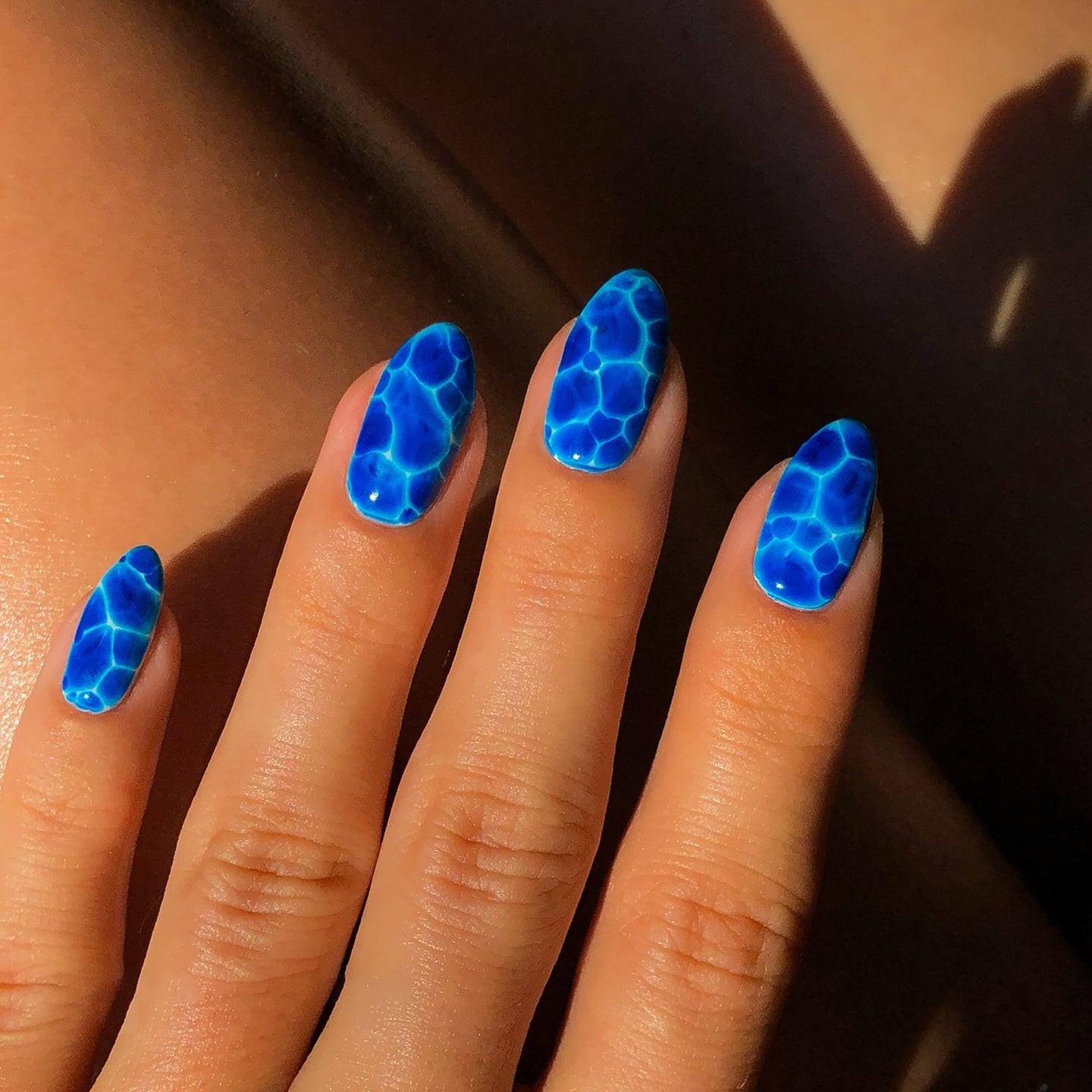 Electric Blue Water Texture Medium Oval Nails Electric Blue Water Texture Medium Oval Nails — Blue Nails
