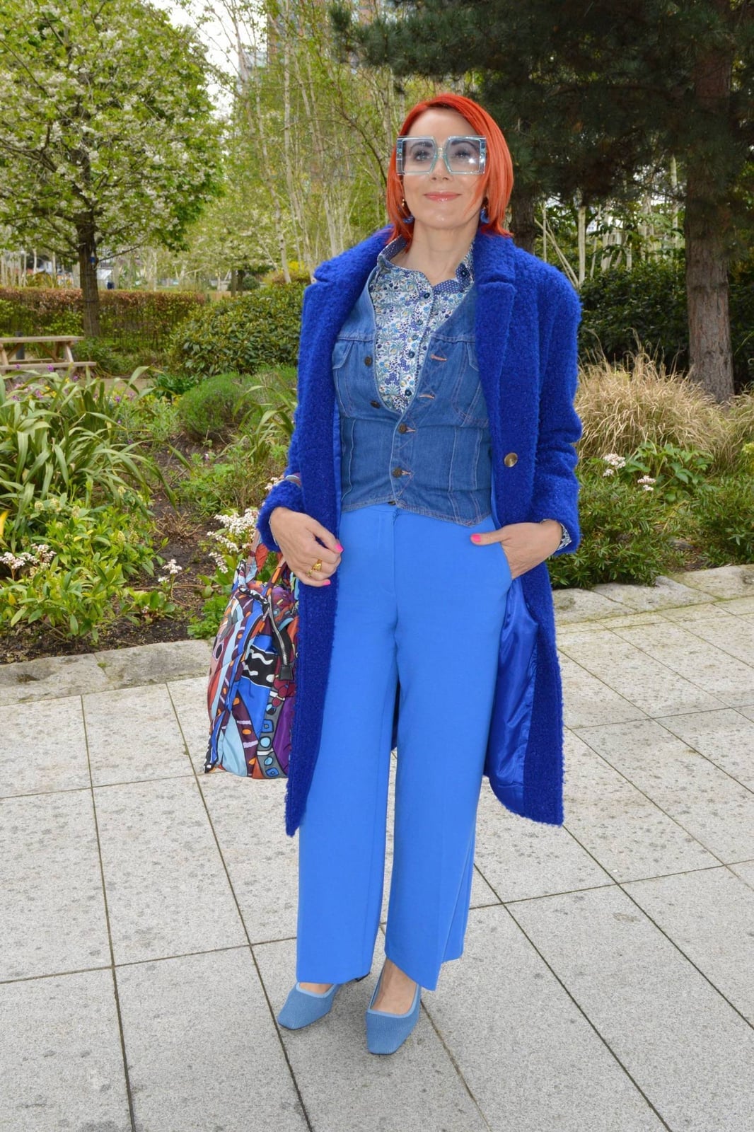 Monochromatic blue with fuzzy coat and denim vest Monochromatic blue with fuzzy coat and denim vest — Blue Outfits