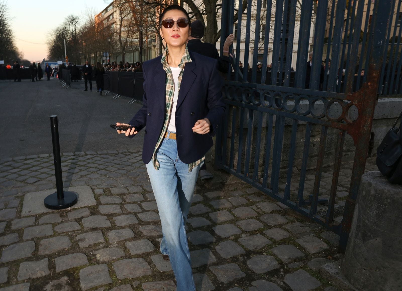Navy blazer over layered shirts with flared jeans Navy blazer over layered shirts with flared jeans — Blue Outfits
