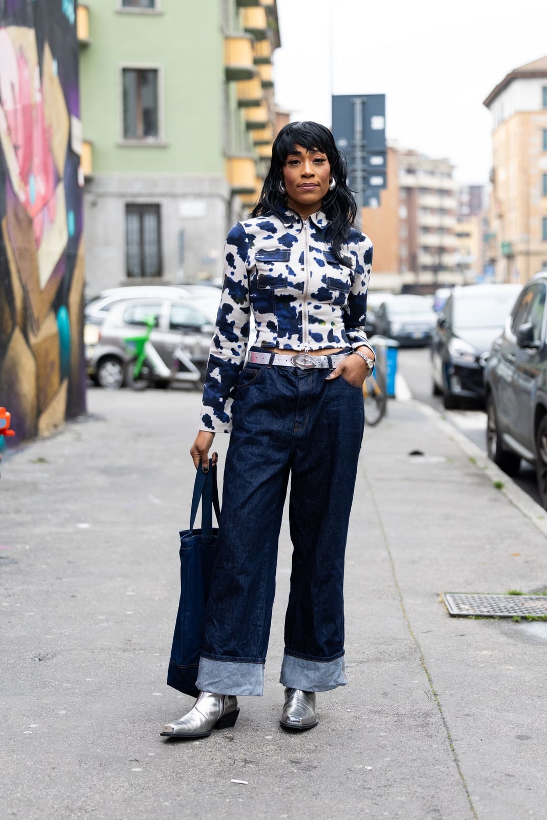Blue and white cow print jacket with wide-leg jeans Blue and white cow print jacket with wide-leg jeans — Blue Outfits
