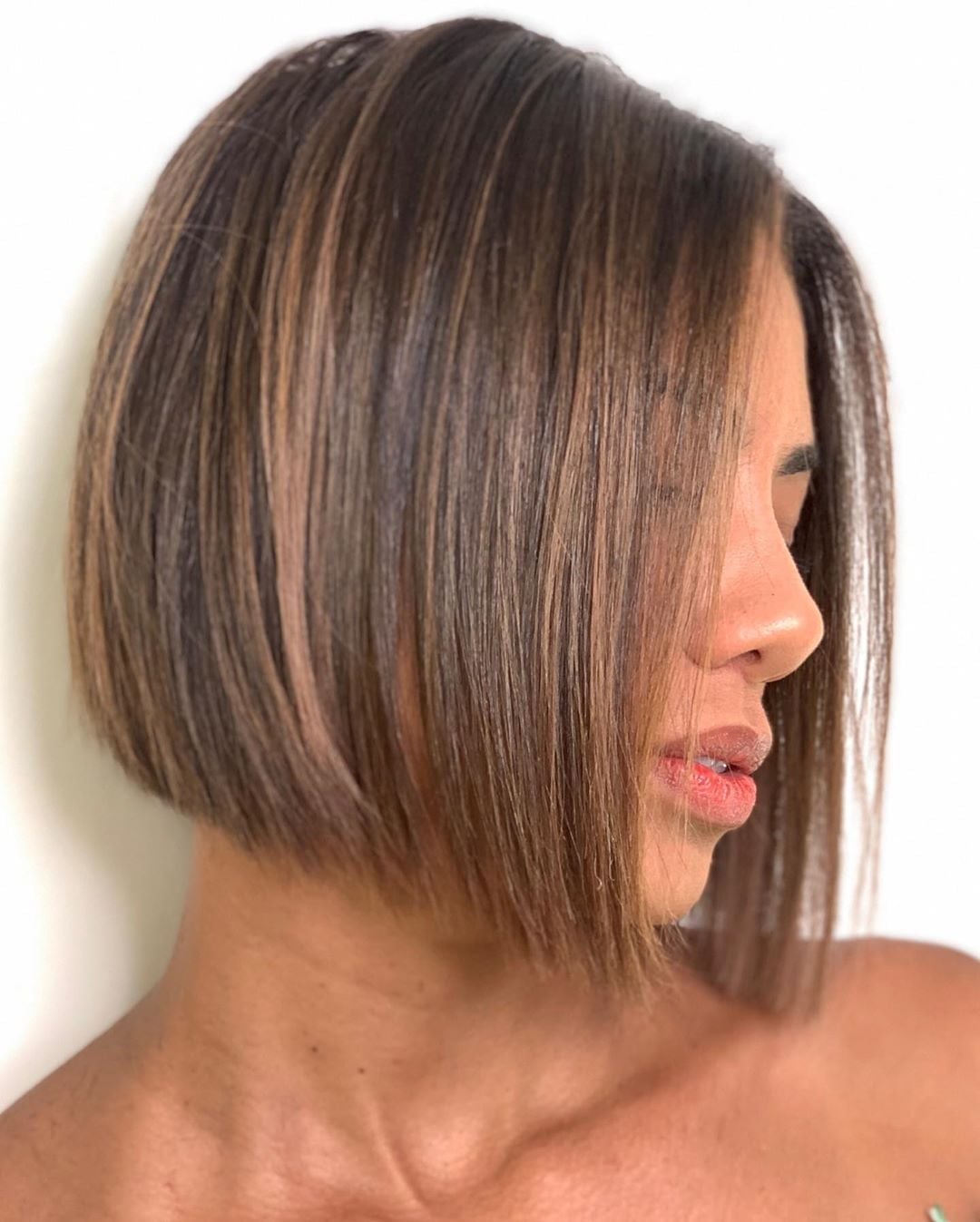 Dark Brown Blunt Bob With Subtle Highlights Dark Brown Blunt Bob With Subtle Highlights