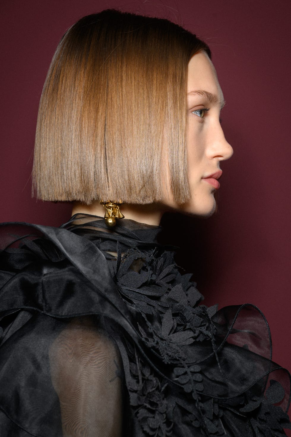 Dark Blonde To Lighter Blonde Chin Bob Dark Blonde To Lighter Blonde Chin Bob — Blunt Bob