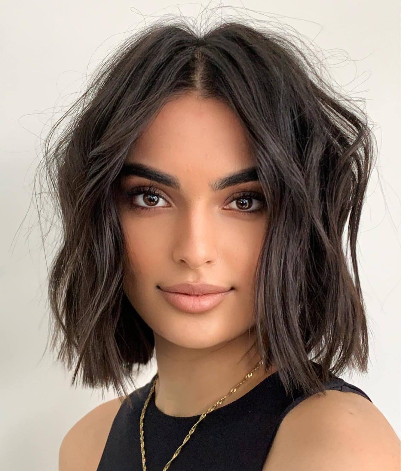 Lived-In Wavy Chin Blunt Bob Lived-In Wavy Chin Blunt Bob