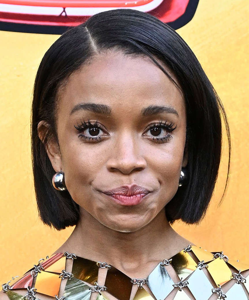 Black Chin Blunt Bob With Sharp Line Black Chin Blunt Bob With Sharp Line