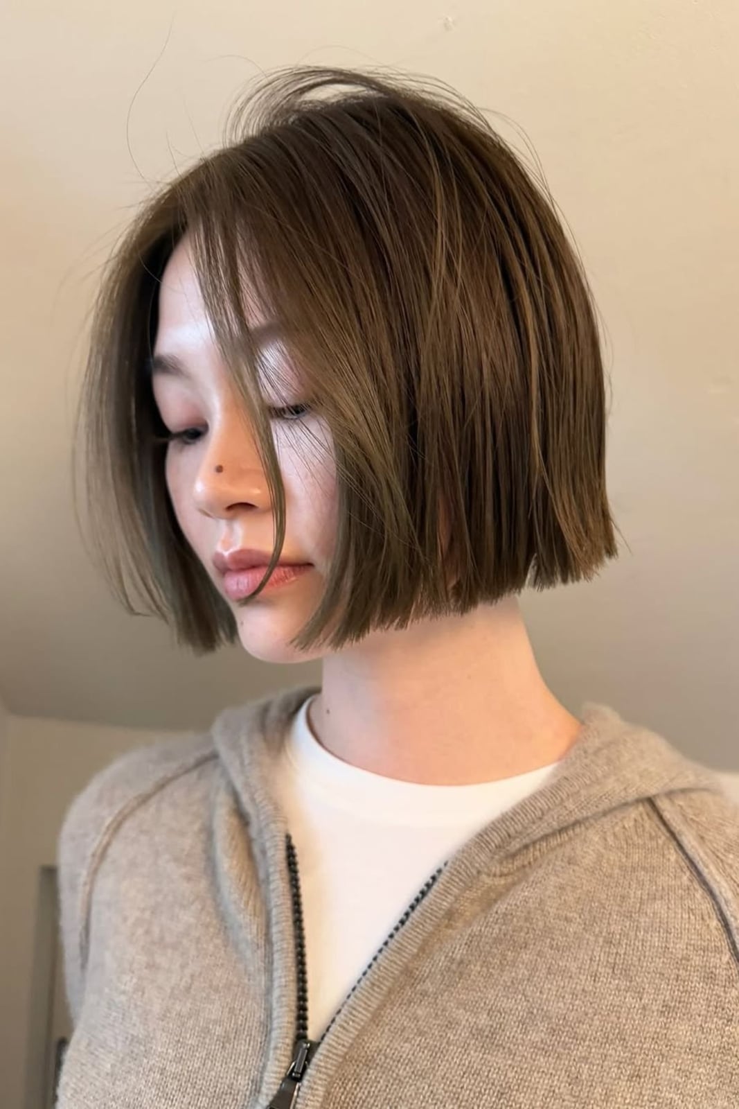Ash Brown Blunt Bob With Glossy Finish Ash Brown Blunt Bob With Glossy Finish