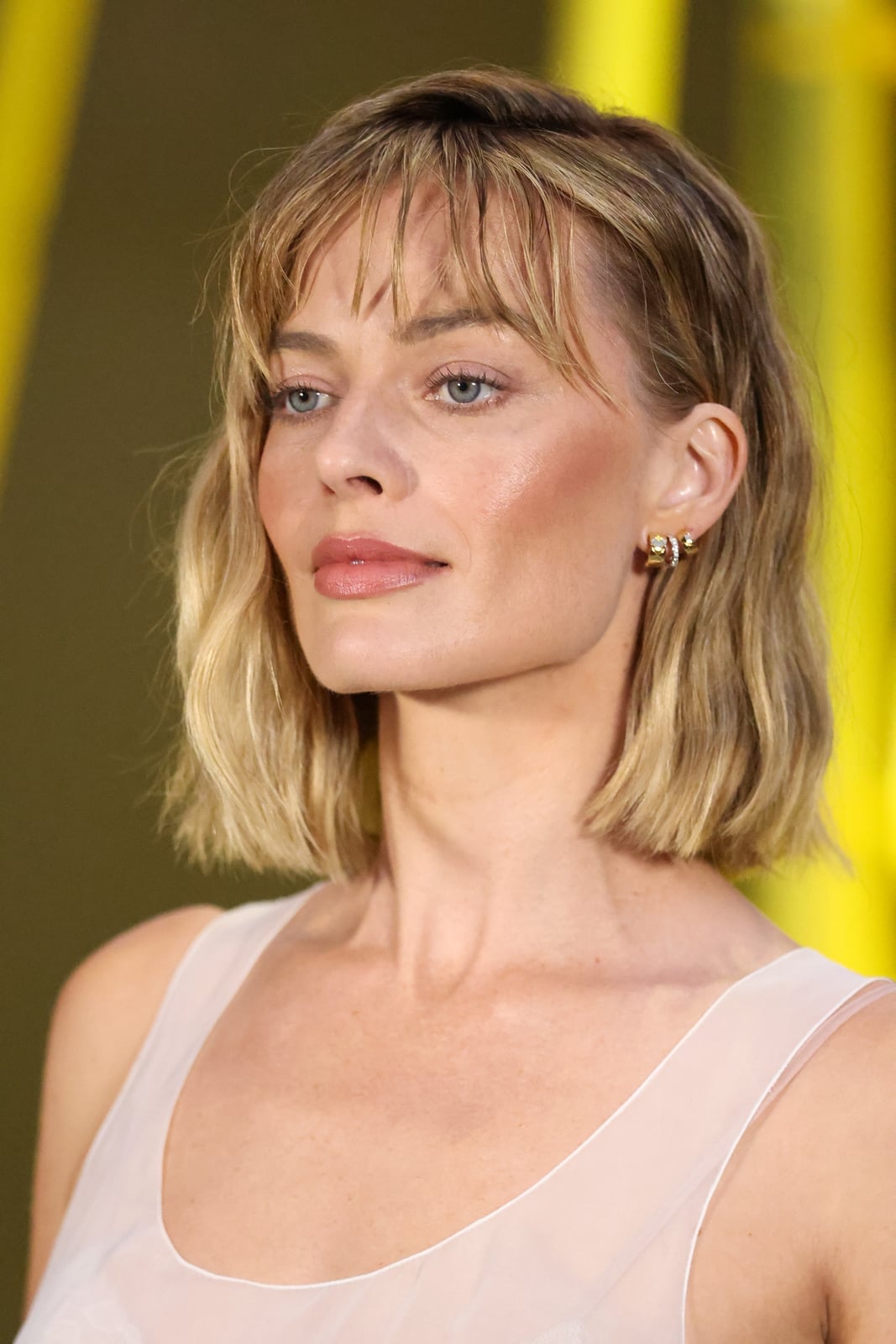 Collarbone Blunt Bob With Curtain Bangs Collarbone Blunt Bob With Curtain Bangs