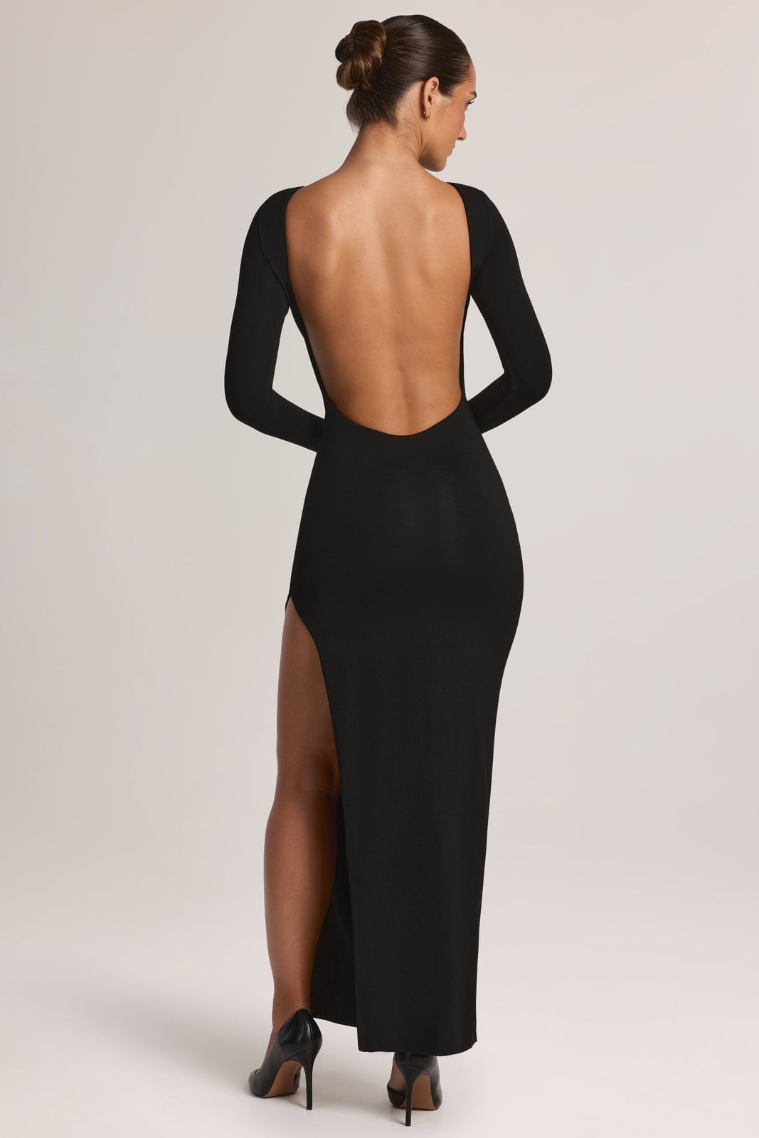 Black long-sleeve ribbed knit maxi dress with open back Black long-sleeve ribbed knit maxi dress with open back — Bodycon Dresses