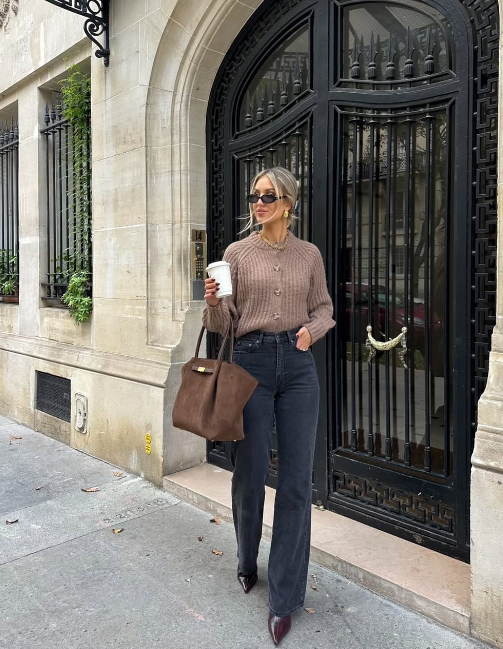 Charcoal gray bootcut jeans with a brown cardigan and suede tote Charcoal gray bootcut jeans with a brown cardigan and suede tote — Bootcut Jeans Outfits