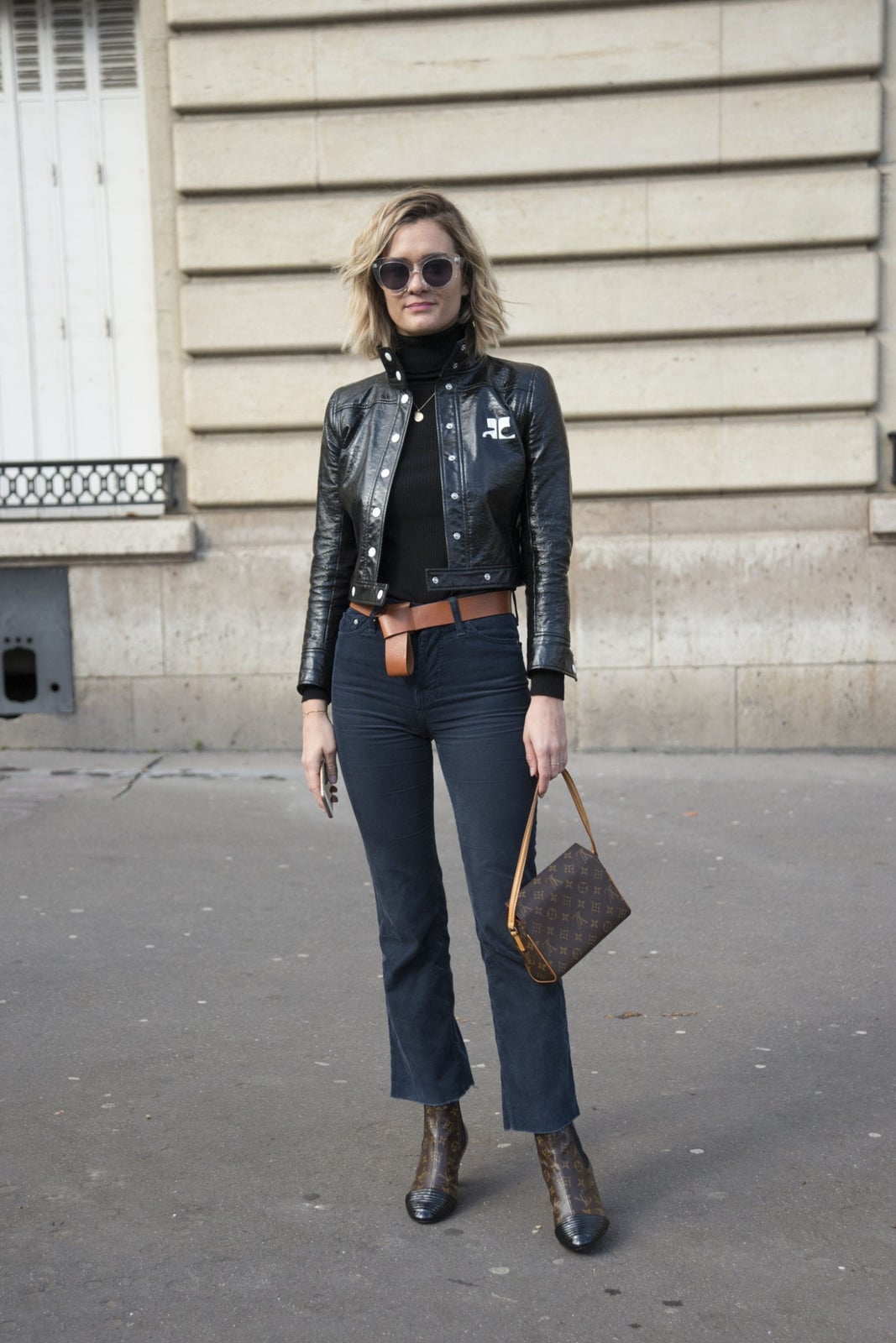 Dark wash bootcut jeans with a black shiny jacket and turtleneck Dark wash bootcut jeans with a black shiny jacket and turtleneck — Bootcut Jeans Outfits