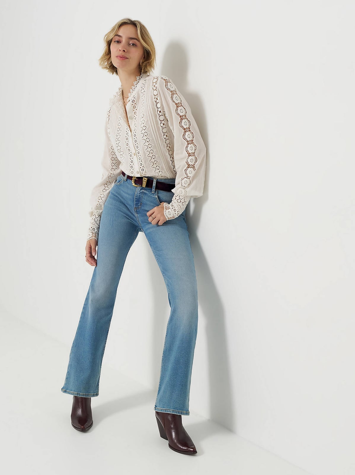 Light wash bootcut jeans with a lace trim blouse and dark boots Light wash bootcut jeans with a lace trim blouse and dark boots — Bootcut Jeans Outfits