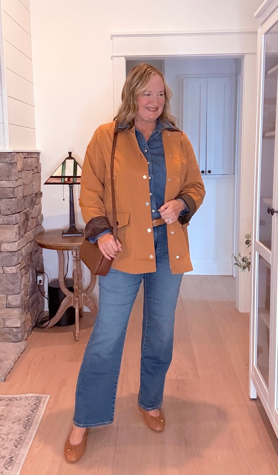 Medium blue bootcut jeans with an orange utility jacket and denim Medium blue bootcut jeans with an orange utility jacket and denim — Bootcut Jeans Outfits