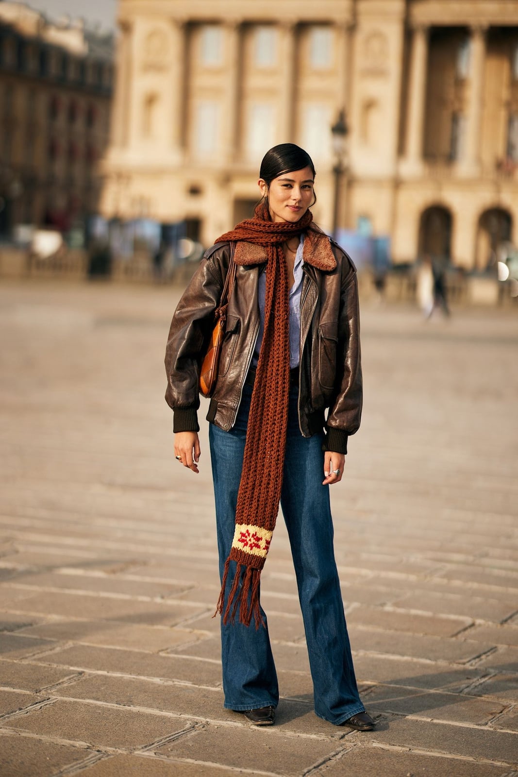 Blue bootcut jeans with a bomber jacket and patterned scarf Blue bootcut jeans with a bomber jacket and patterned scarf — Bootcut Jeans Outfits