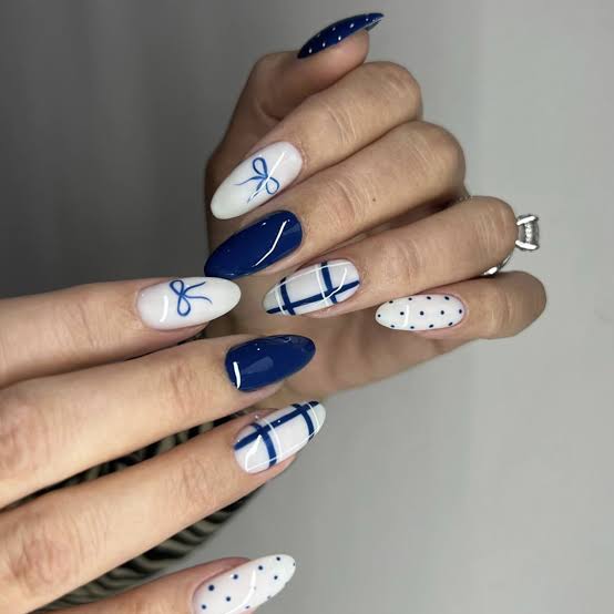 Sheer Pink Long Coffin Nails With White 3D Bows Sheer Pink Long Coffin Nails With White 3D Bows — Bow Nails