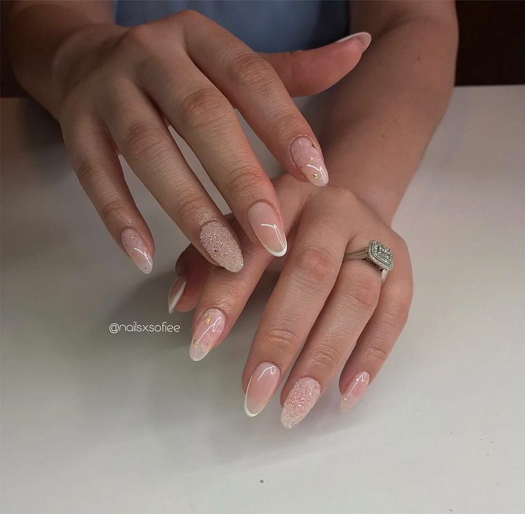 Medium Almond Glitter Rhinestone Accent Nails Medium Almond Glitter Rhinestone Accent Nails — Bridal Nails
