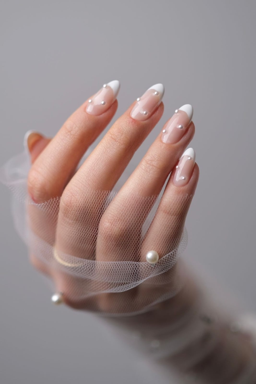 Short Almond Pearlescent Shimmer Nails Short Almond Pearlescent Shimmer Nails — Bride Nail