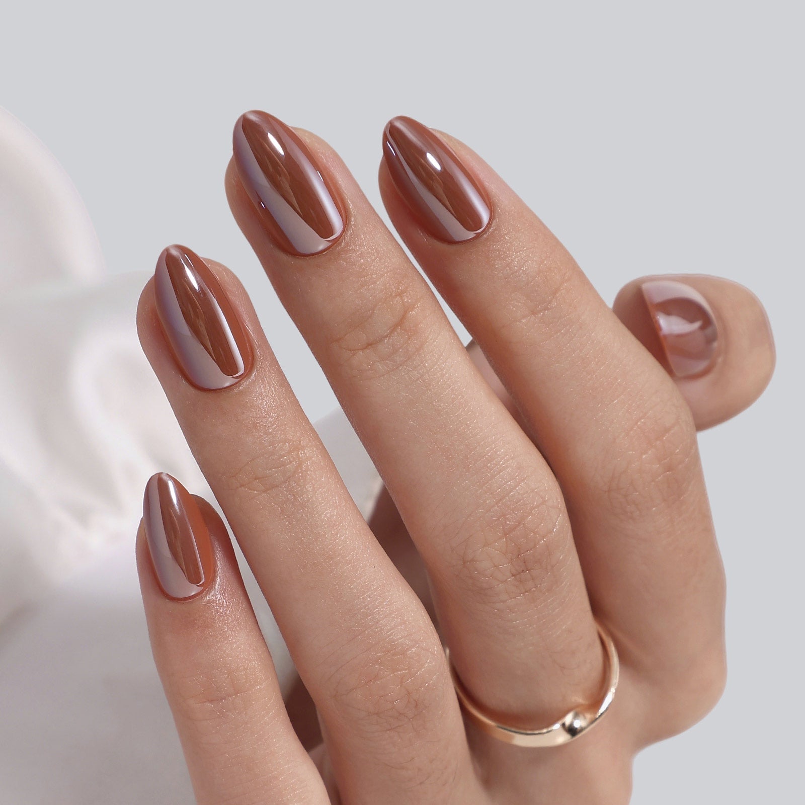 High-Shine Chocolate Brown Chrome Almond Nails High-Shine Chocolate Brown Chrome Almond Nails — Brown Almond Nails