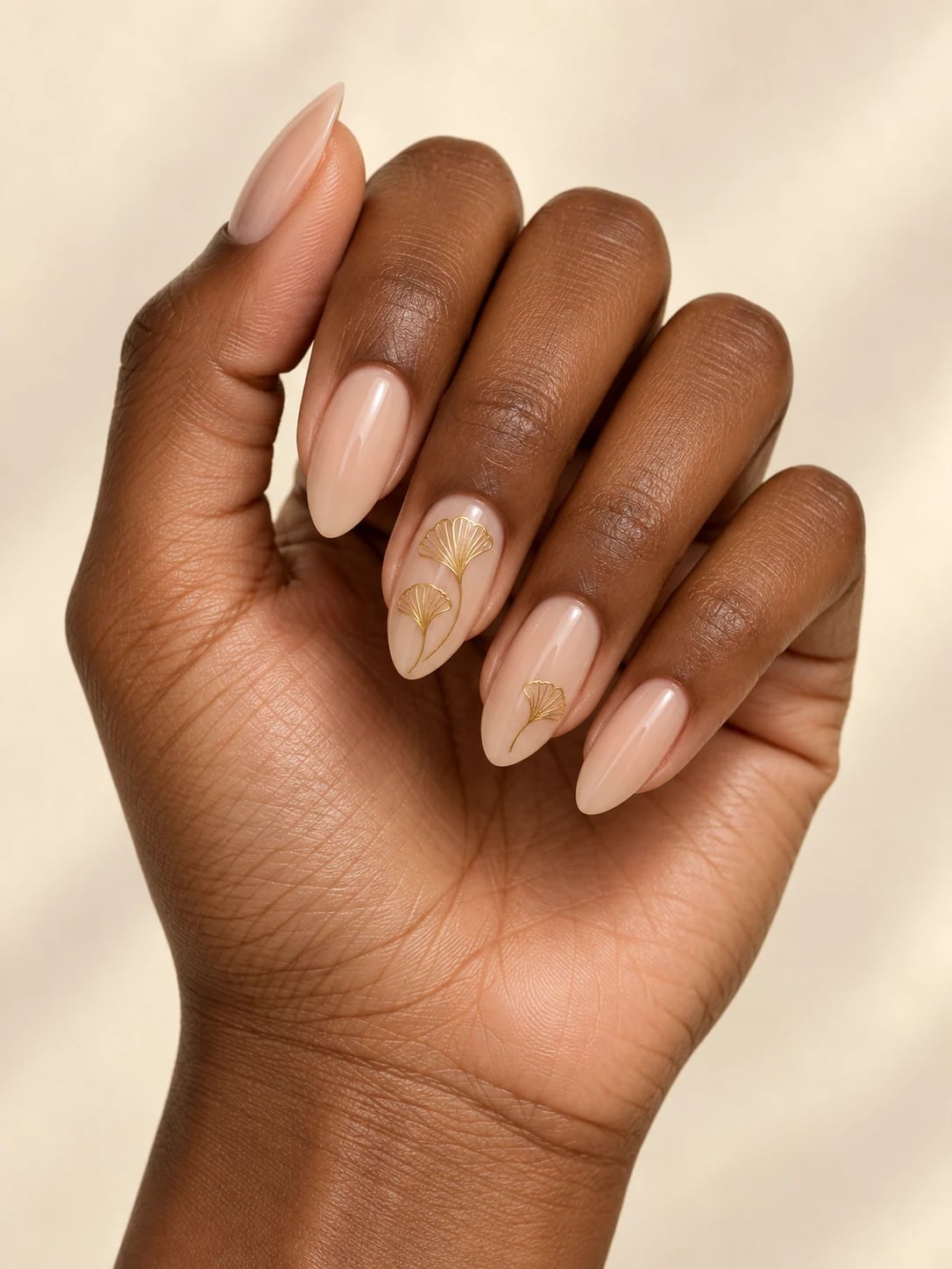 Medium Almond Gold Leaf Accent Nails Medium Almond Gold Leaf Accent Nails — Brown Almond Nails