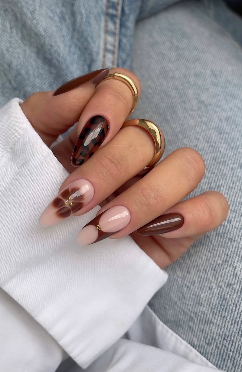 Long Almond Floral Motif Tortoise Shell Nails Long Almond Floral Motif Tortoise Shell Nails — Brown Almond Nails
