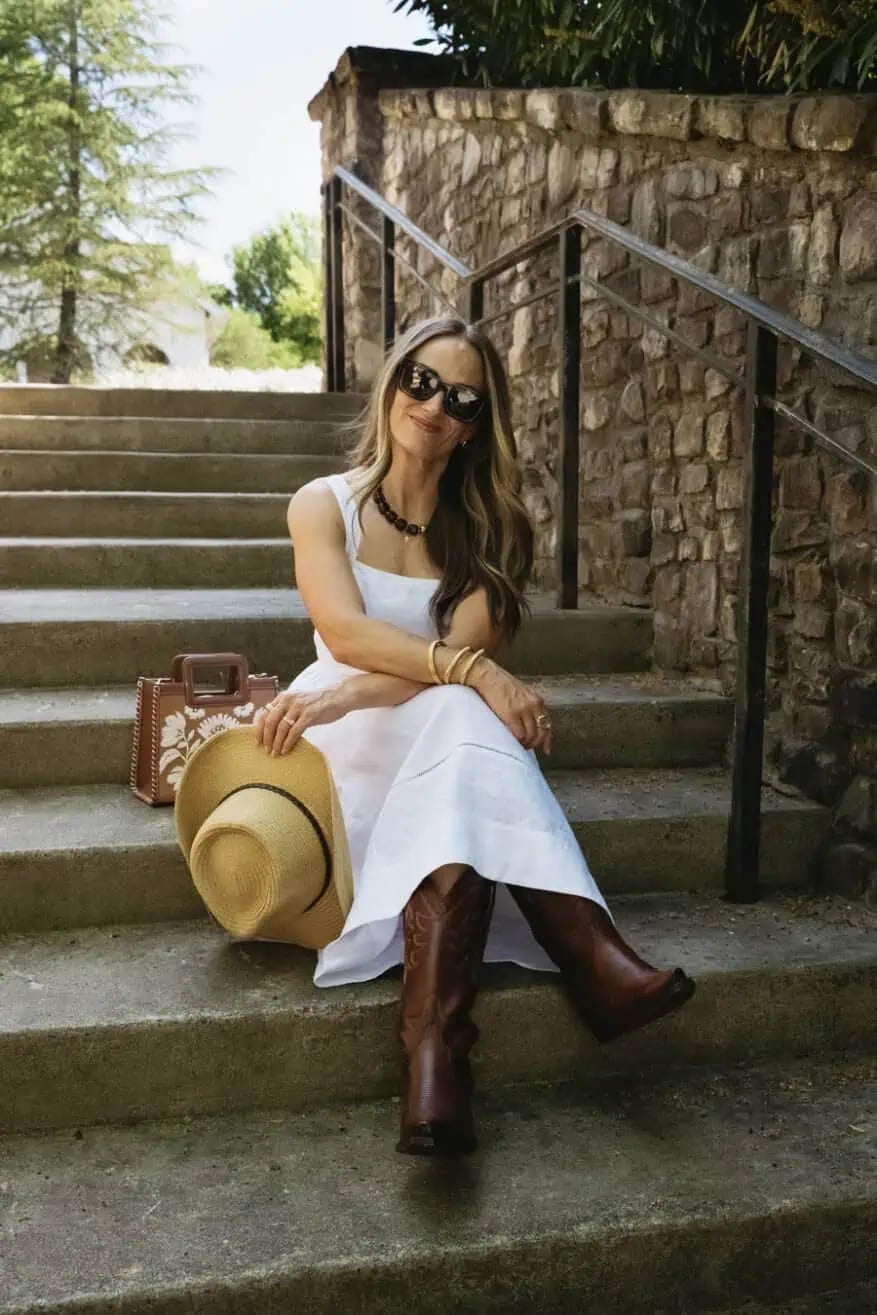 Brown cowboy boots with white linen dress Brown cowboy boots with white linen dress — Brown Boots Outfit