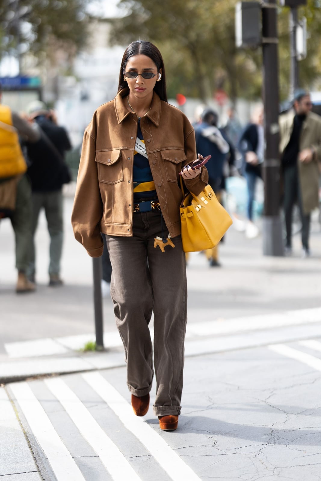 Brown suede heeled boots with gray wide-leg pants and suede jacket Brown suede heeled boots with gray wide-leg pants and suede jacket — Brown Boots Outfit