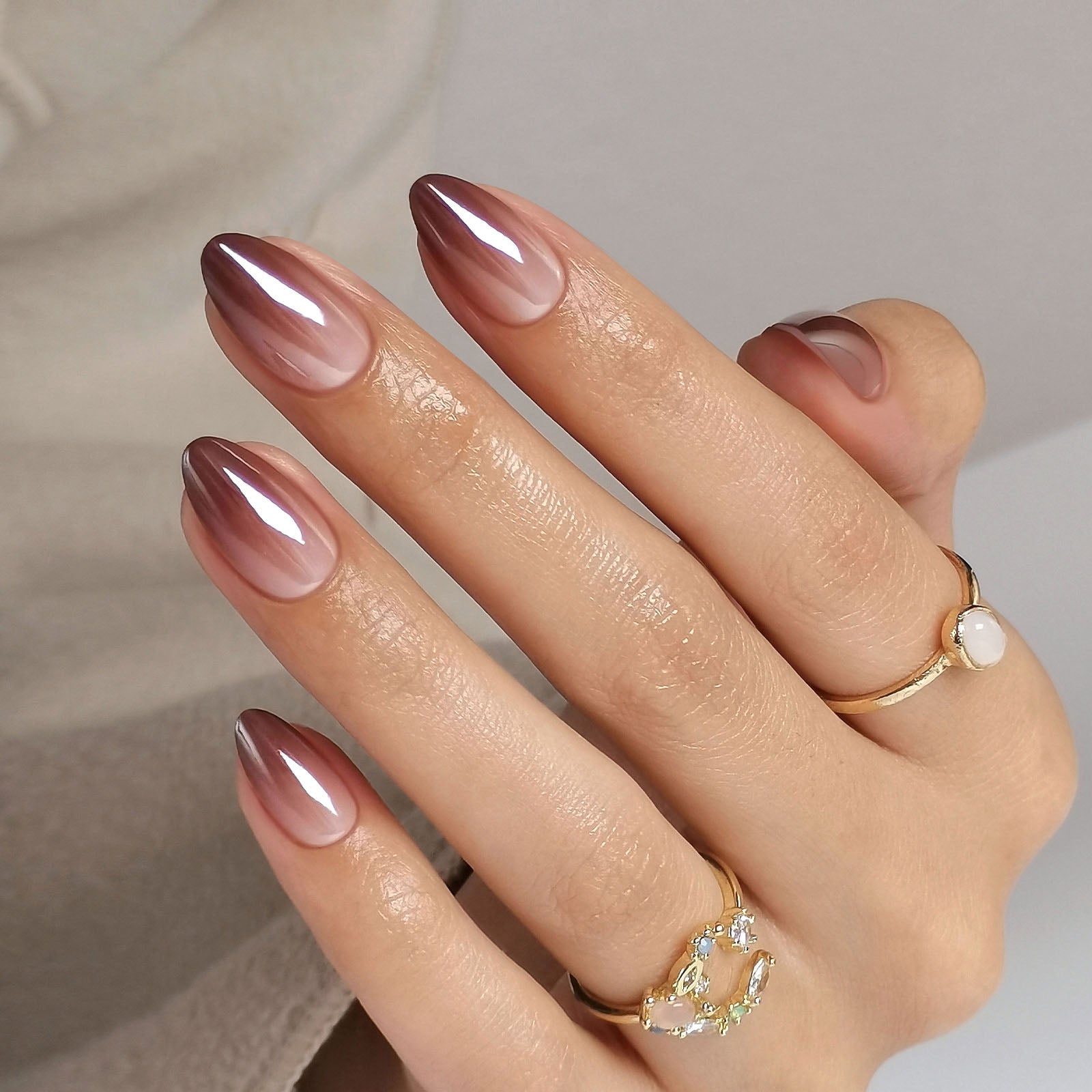 Brown To Nude Chrome Ombre Short Almond Nails Brown To Nude Chrome Ombre Short Almond Nails — Brown Chrome Nails