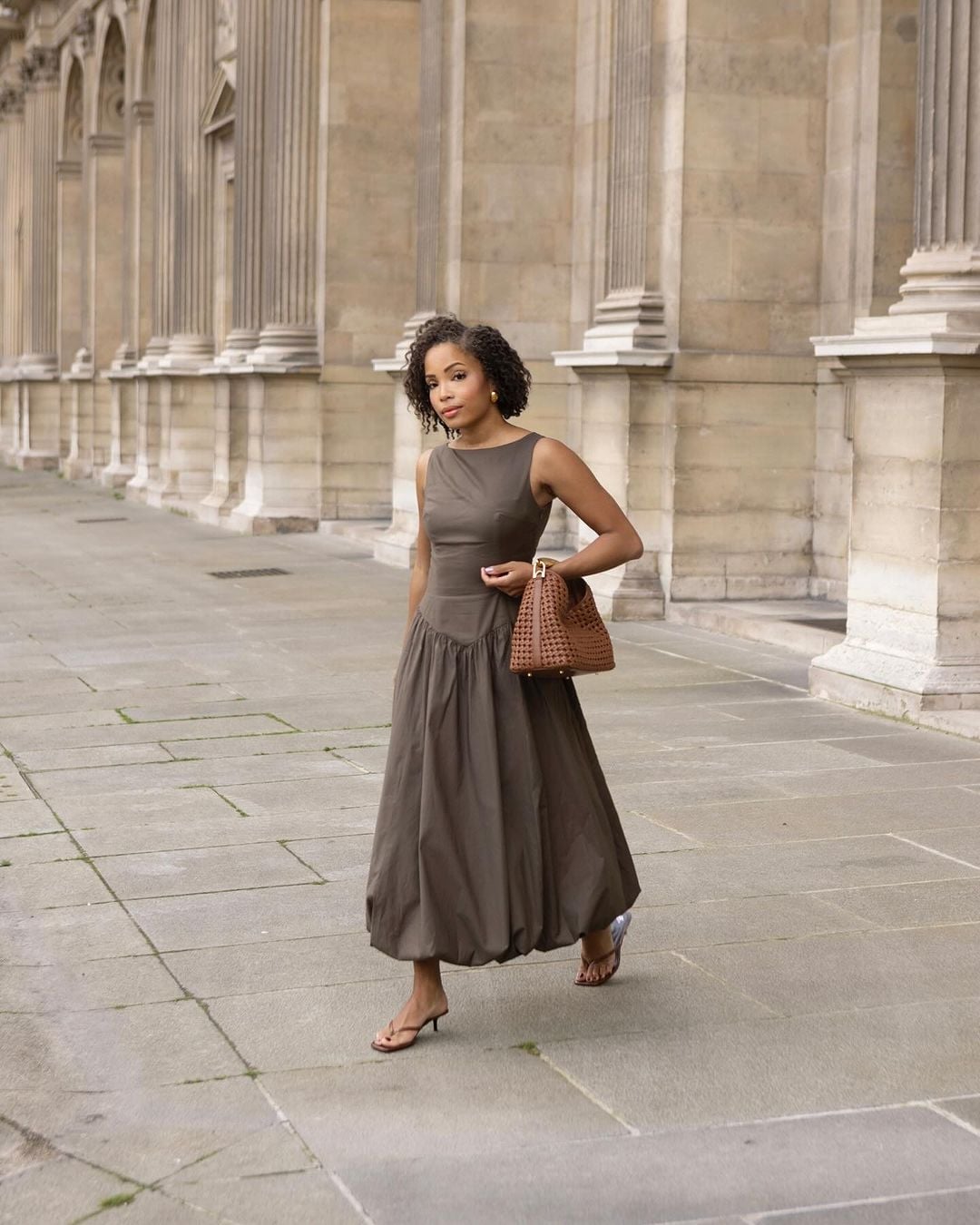 Brown sleeveless midi dress with balloon hem Brown sleeveless midi dress with balloon hem — Brown Dress Outfit