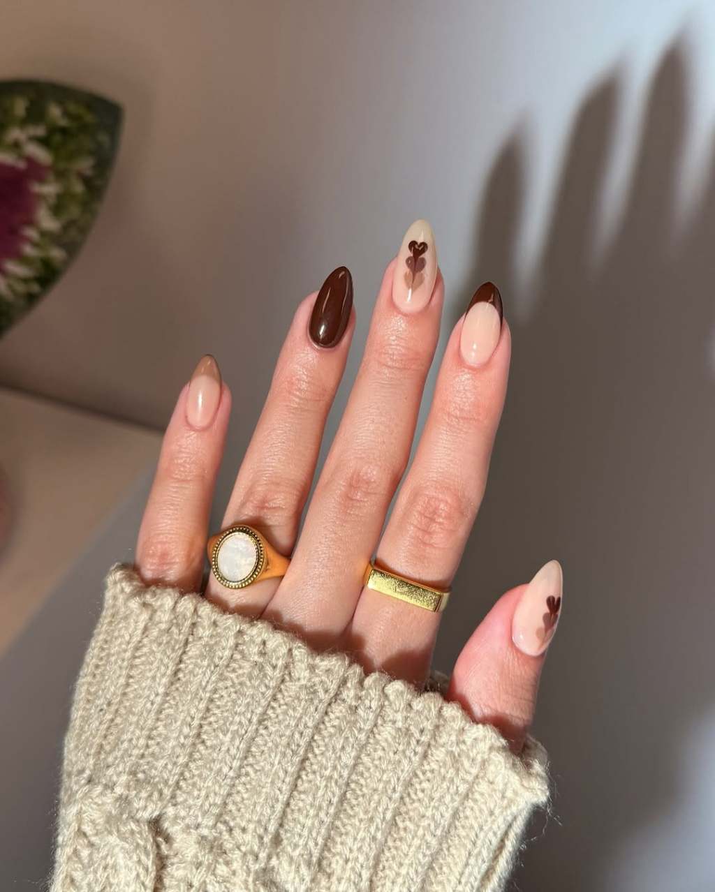 Medium Almond Brown French Tip With Bear Motifs Medium Almond Brown French Tip With Bear Motifs — Brown French Tip Nails