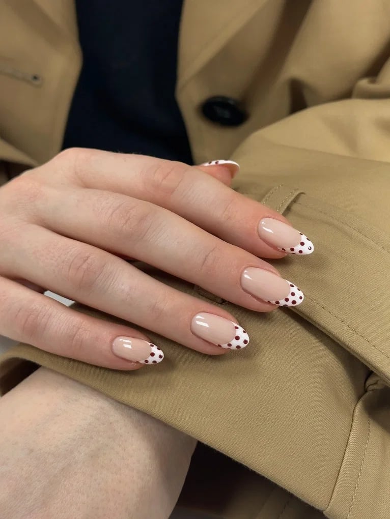 Short Oval Brown Polka Dot French Tip Short Oval Brown Polka Dot French Tip — Brown French Tip Nails
