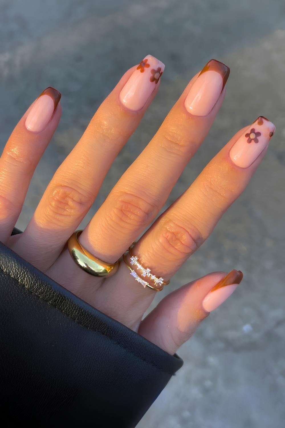 Medium Square Brown French Tip With Floral Accent Medium Square Brown French Tip With Floral Accent — Brown French Tip Nails