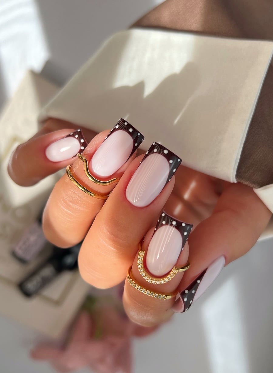 Medium Square Pale Pink Brown French Tip With White Dots Medium Square Pale Pink Brown French Tip With White Dots — Brown French Tip Nails