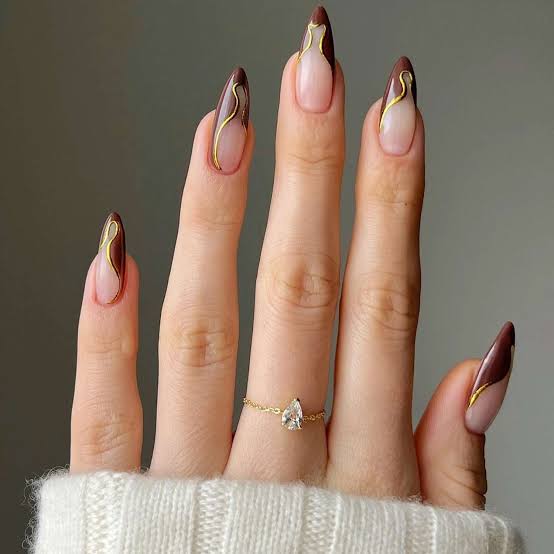 Long Stiletto Abstract Brown Lines With Gold Accent Long Stiletto Abstract Brown Lines With Gold Accent — Brown French Tip Nails