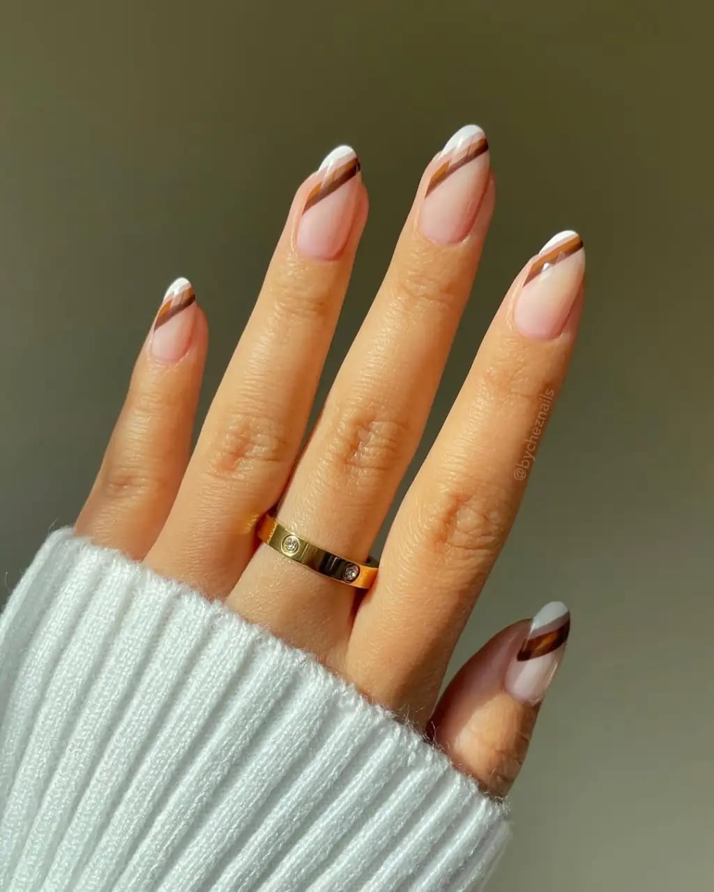 Medium Almond Sheer Nude With Deep Brown French Tip, миндаль Medium Almond Sheer Nude With Deep Brown French Tip, миндаль — Brown French Tip Nails